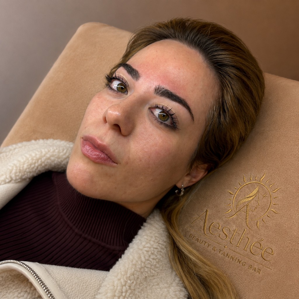 Brow shaping στο Aesthée